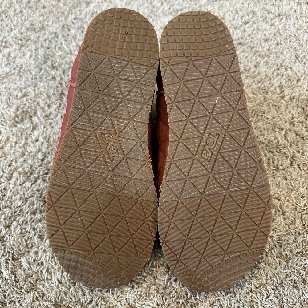 Teva‎ Ember Mid Boot Women's Size 11 Orange Quilted Waterproof Slipper Outdoor